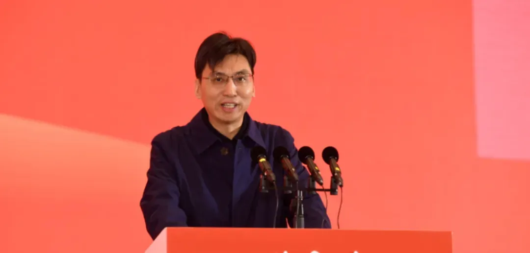 长胜配资 涉嫌侵占公司1.9亿元资金，张宝被批捕！他是大学博导，从教书到经商，成为上市公司董事长和实控人